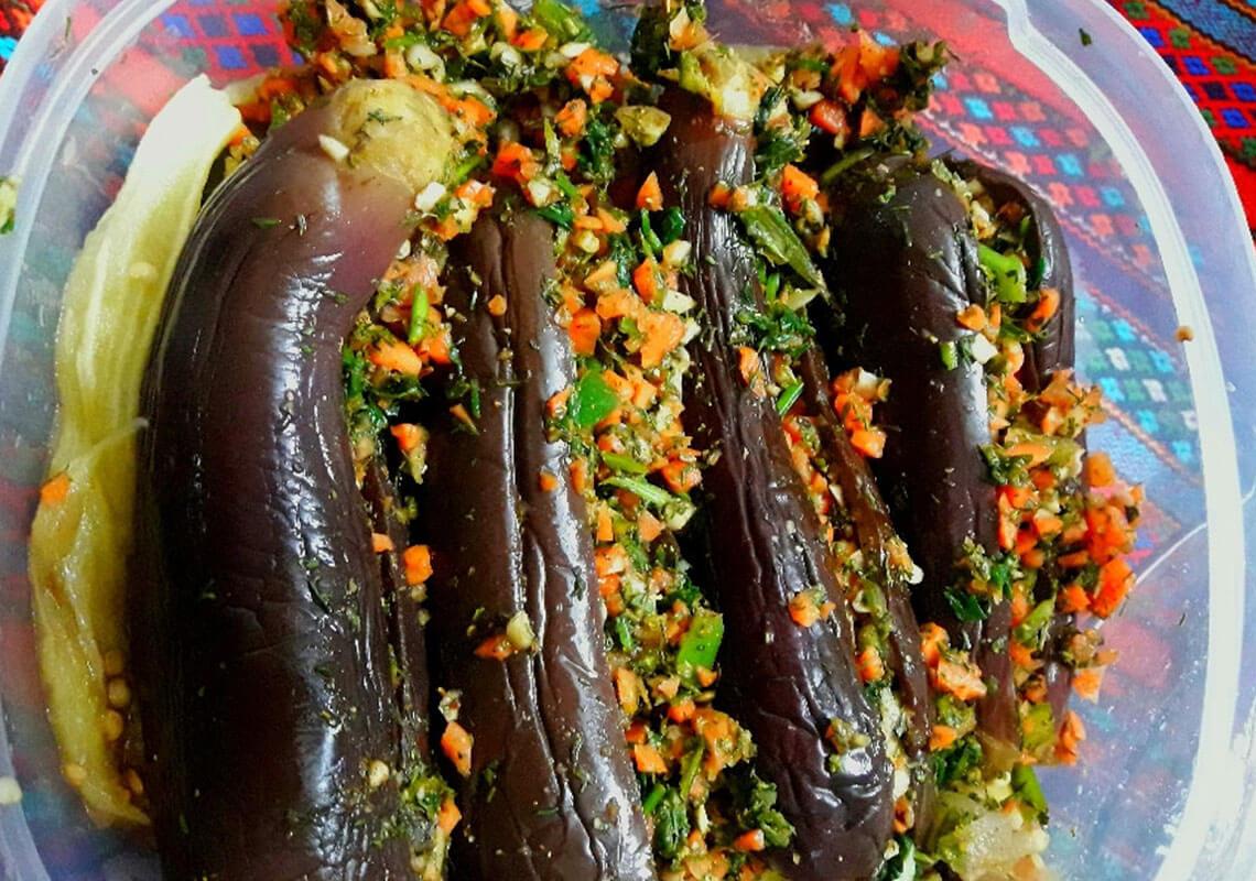 طرز تهیه بادمجان شکم پر تبریزی (گارنی یاریخ)