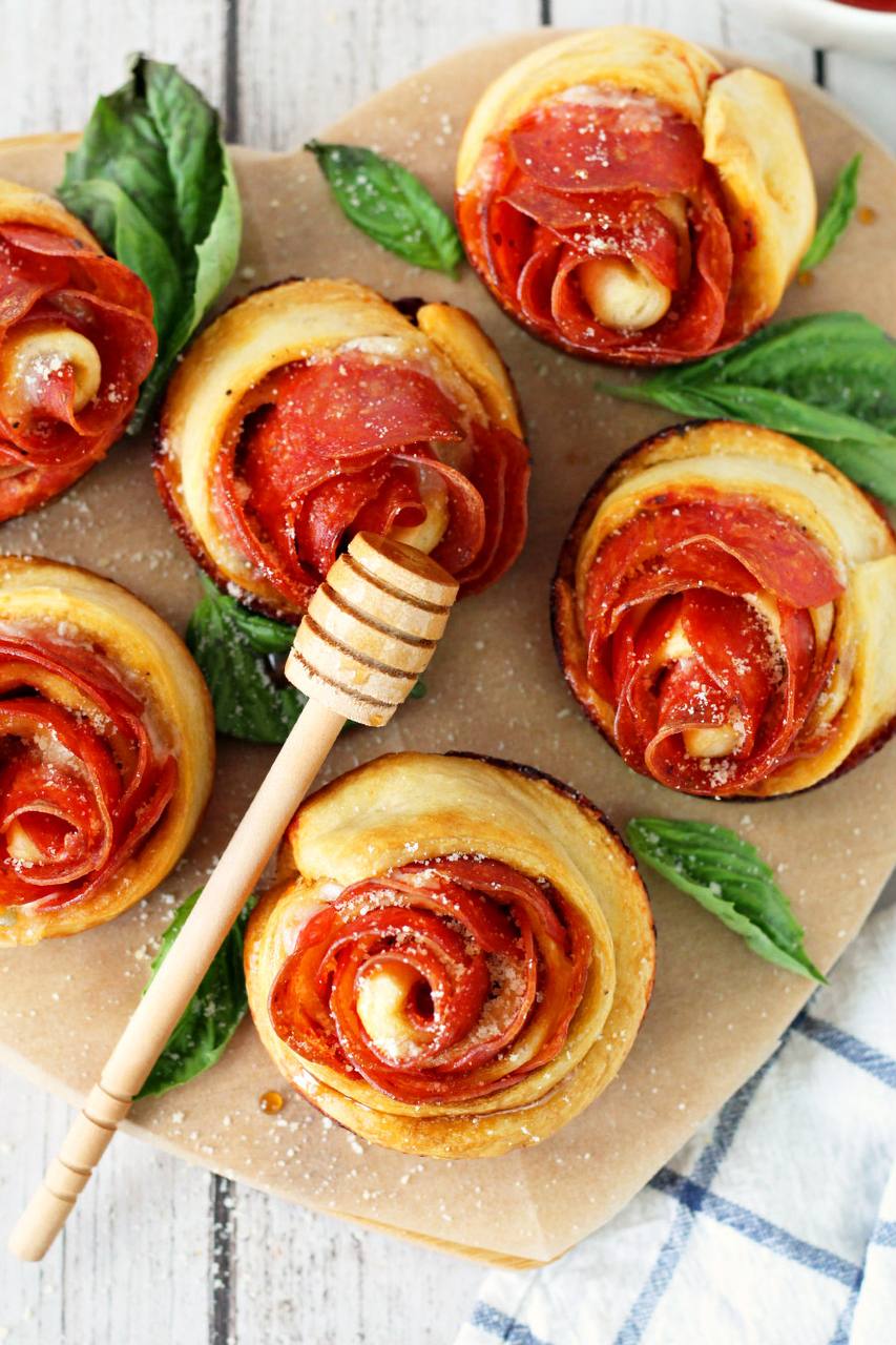 پیتزای لقمهای به شکل گل با پپرونی | فینگرفود مجلسی و جذاب